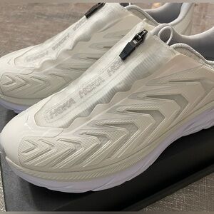 HOKA zip up 9.5 Mens